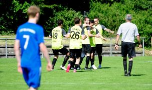 Jubel bei der Spvgg Aidlingen über den 2:0-Sieg beim FSV Deufringen.
